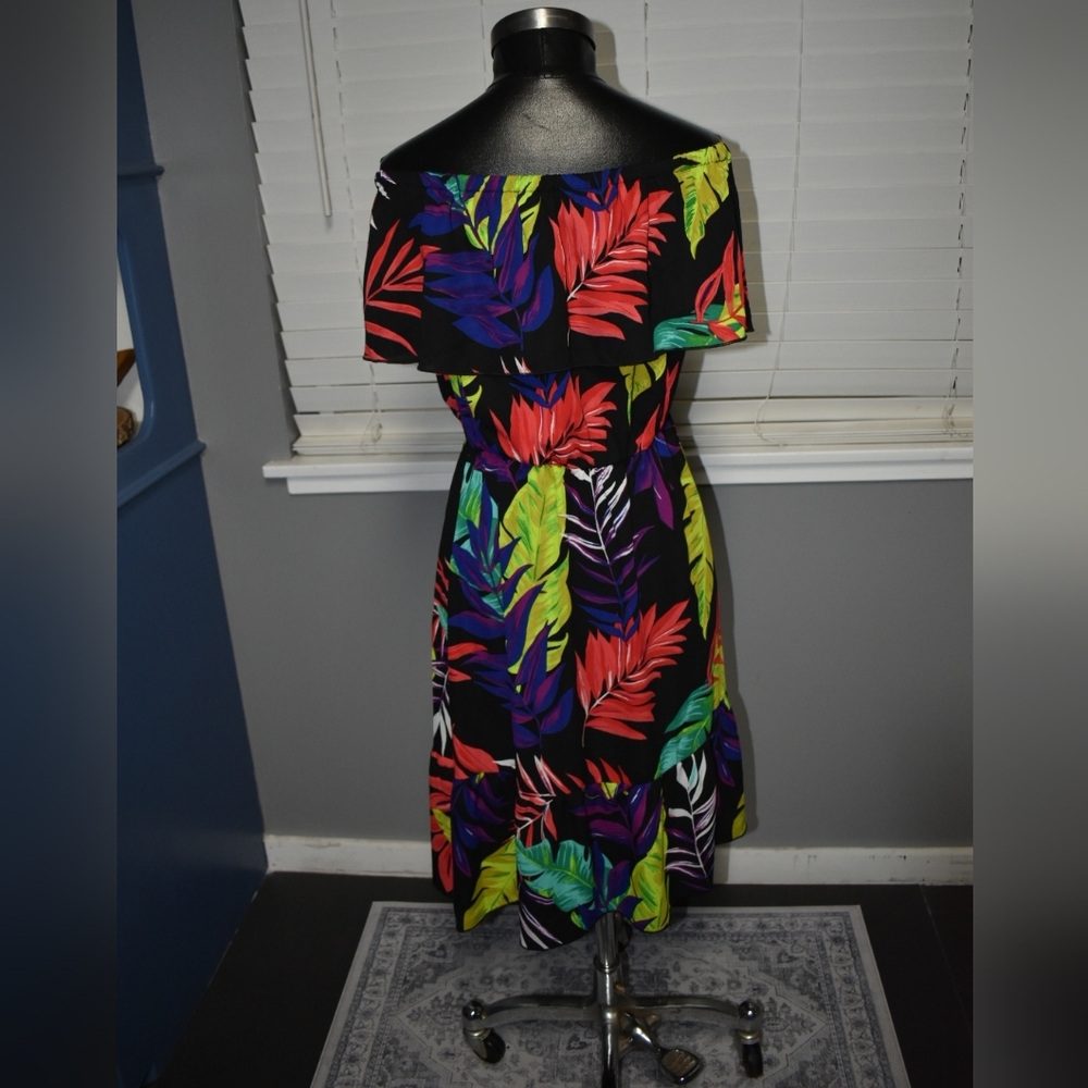 Tropical Off-Shoulder Dress - Picture 4 of 4